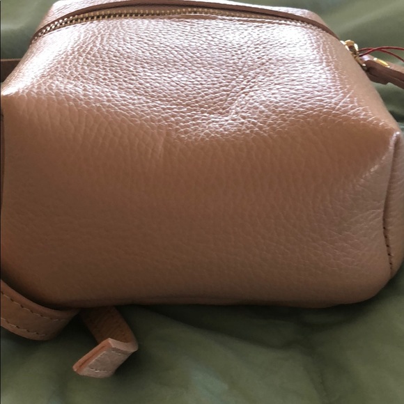 🎁NWT Italian leather tan crossbody bag🎁 - Picture 4 of 6